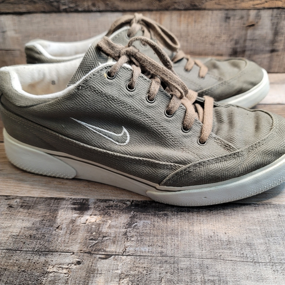 Nike Men's Sneakers sz 8 Gray